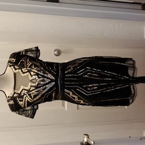 Black/Gold sequined party dress 🥂
